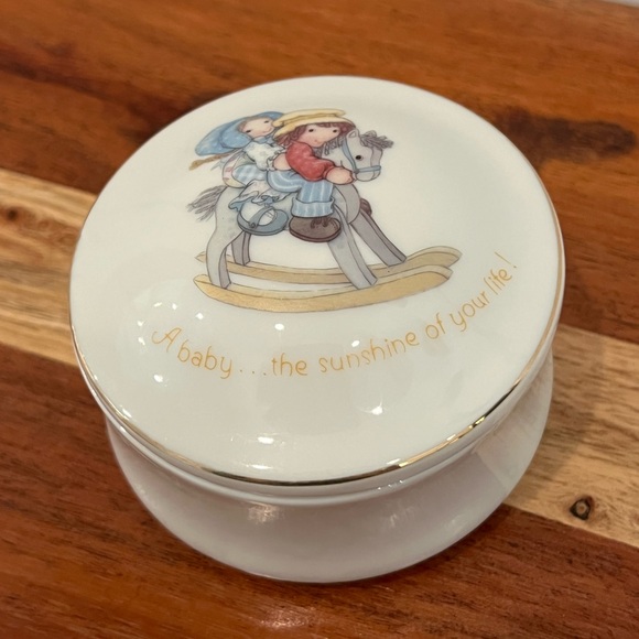 Little Blessings Genuine Porcelain Round Trinket Box. Made in Japan Circa 1980 - Picture 5 of 15